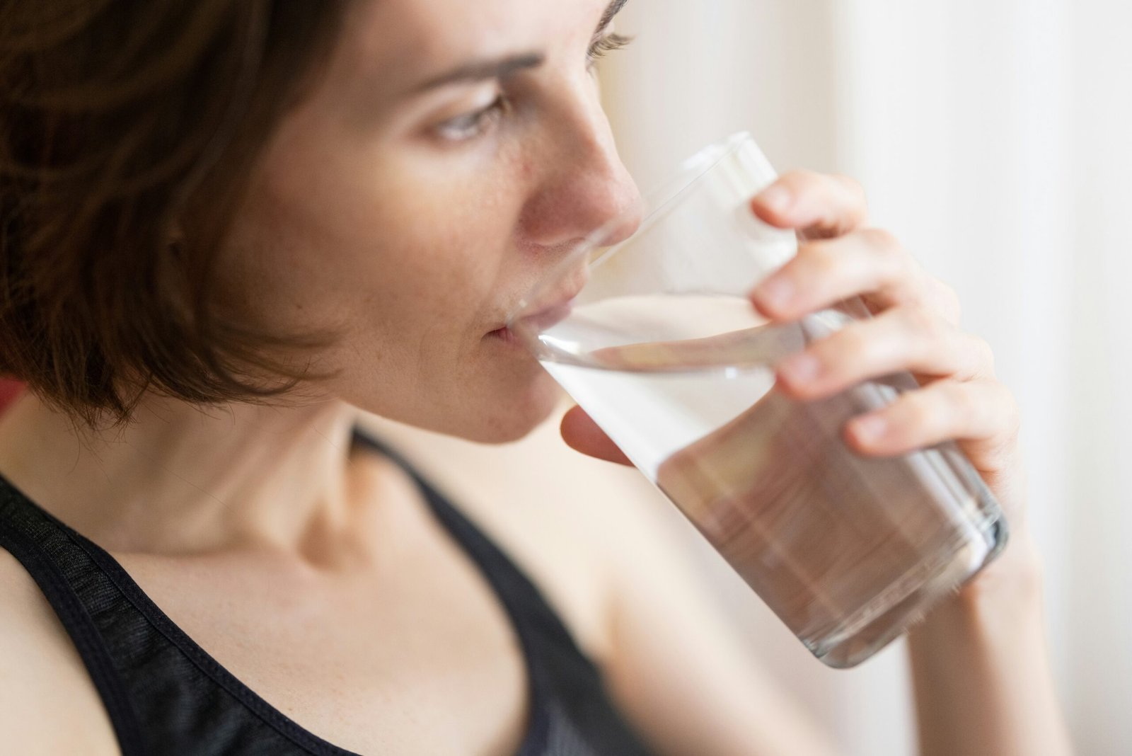 Quanta acqua bere al giorno? Cosa dice davvero la scienza